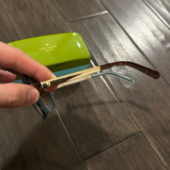 Kate Spade Brown Sunglasses with Green Case - Picture 3 of 11